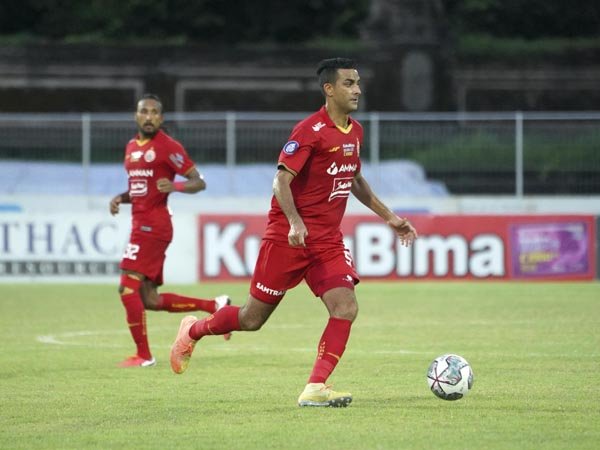 Pemain bertahan Persija Jakarta, Otavio Dutra