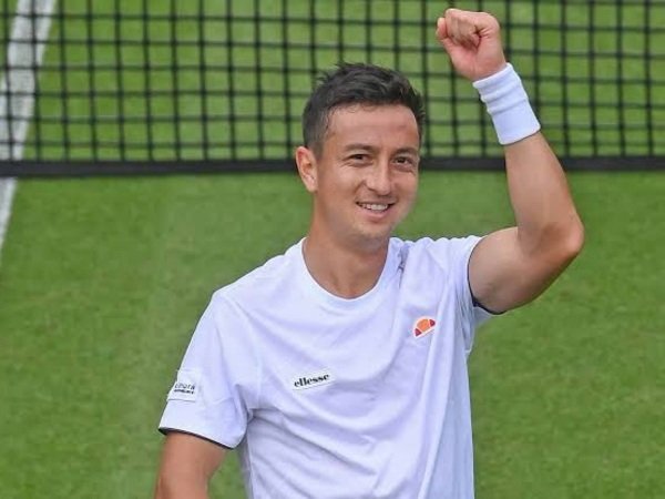 Ryan Peniston loncati rintangan pertama di Eastbourne
