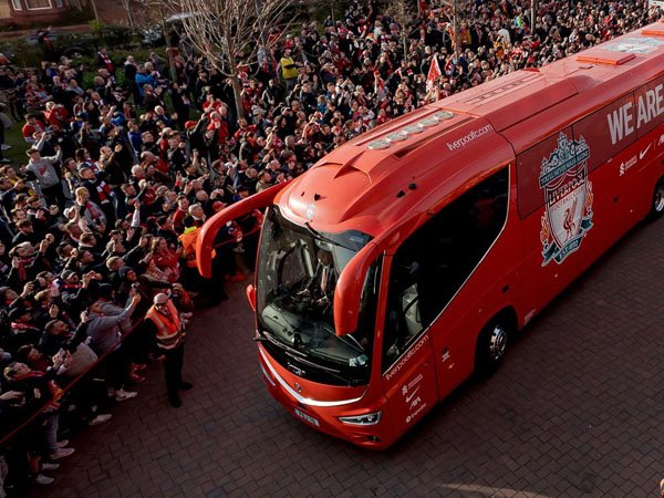 Liverpool dan Kegiatan yang Mereka Jalani dengan Bus Tim Utama