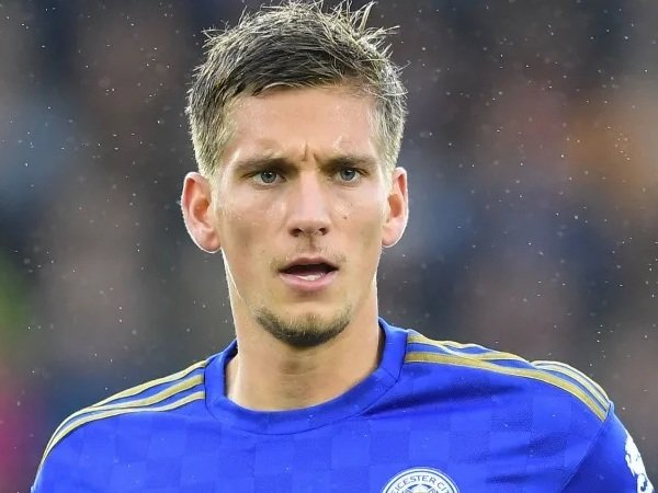 Dennis Praet di ambang kepindahannya menuju Fiorentina.