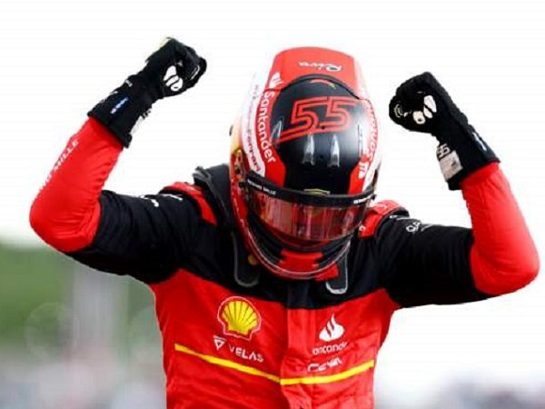 Carlos Sainz mampu perbaiki posisi di klasemen pebalap.