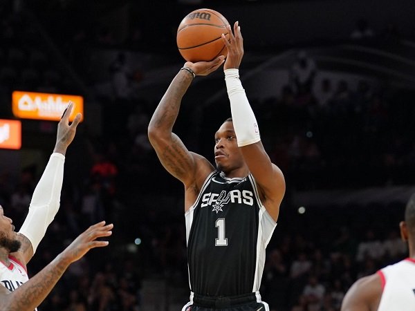 Lonnie Walker IV ucapkan salam perpisahan kepada San Antonio Spurs.