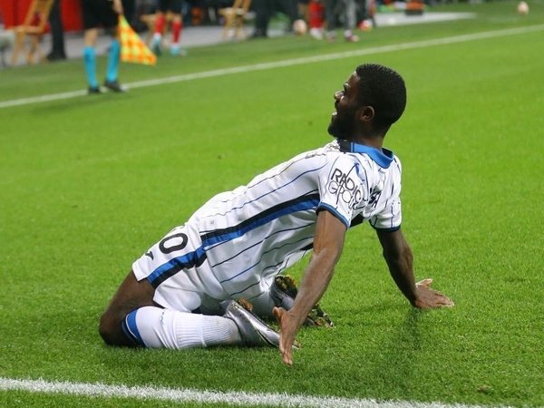 Jeremie Boga dituntut untuk mengurangi sikap egoisnya di lapangan oleh Gian Piero Gasperini / via AFP