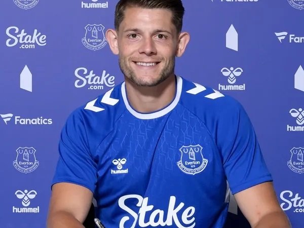 James tarkowski merupakan bek yang punya keahlian komplet.