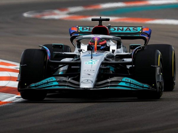 Mercedes senang performa W13 terus tunjukkan peningkatan signifikan.