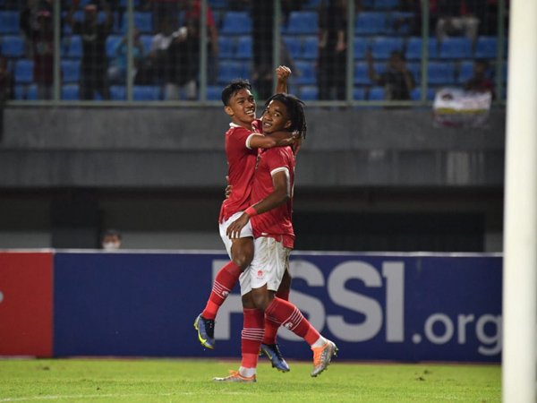 Pemain timnas Indonesia U-19 merayakan gol ke gawang Brunei Darussalam