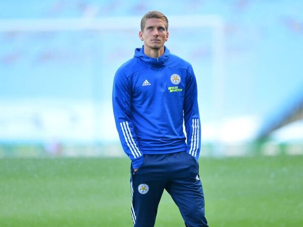 Fiorentina tidak tertarik datangkan gelandang Leicester City Dennis Praet.