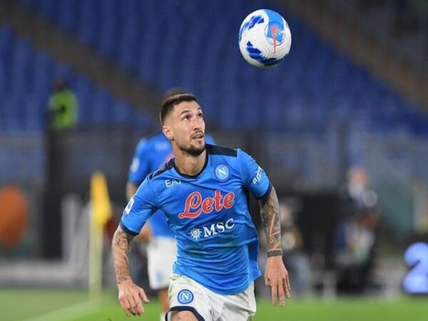 Agen konfirmasi keinginan Matteo Politano pergi meninggalkan Napoli musim panas ini / via Getty Images