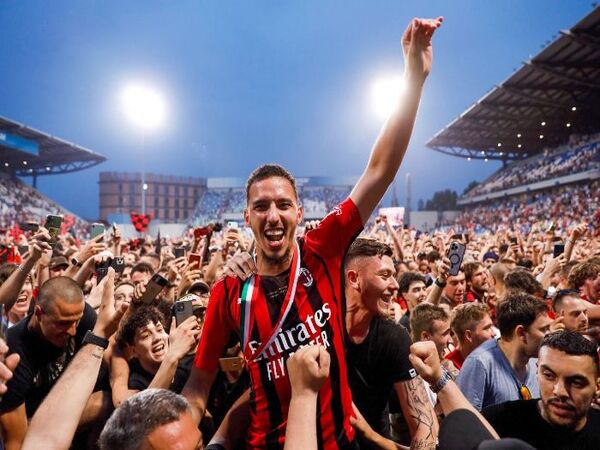 Berkat peran pentingnya di tim asuhan Stefano Pioli, AC Milan berusaha untuk memperpanjang kontrak Ismael Bennacer di San Siro / via Getty Images