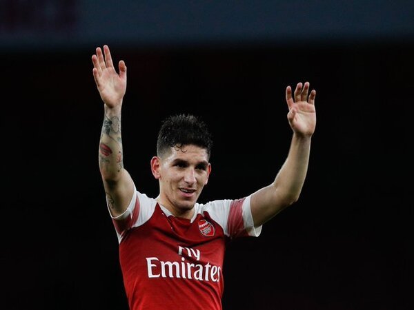 Lucas Torreira berptensi tetap membela Arsenal musim depan menyusul keikutsertaan pemain dalam sesi tur pra-musim The Gunners ke Amerika Serikat / via Getty Images