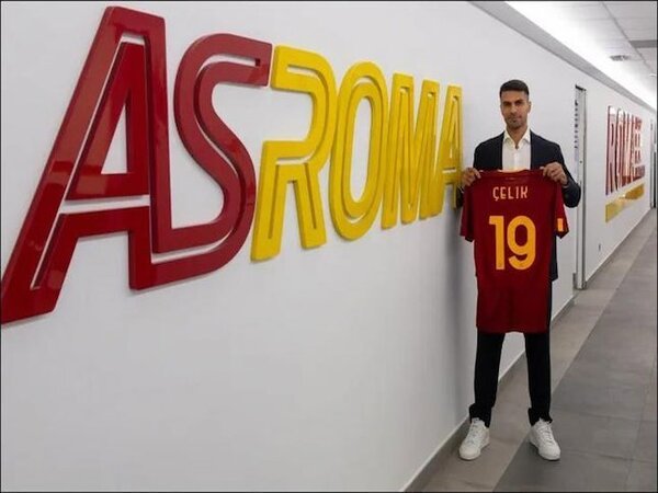 Zeki Celik mengungkap alasan utamanya mengapa ia mau menerima pinangan AS Roma musim panas ini / via AS Roma Official