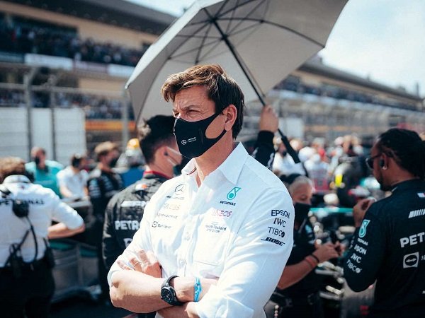 Toto Wolff tetap membumi meskipun performa Mercedes terus meningkat.