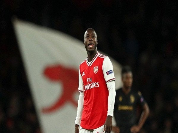 Bekas bek Arsenal yaitu Per Mertesacker, berharap bahwa Nicolas Pepe bisa mengeluarkan seluruh performa terbaiknya pada musim 2022/23 / via Getty Images