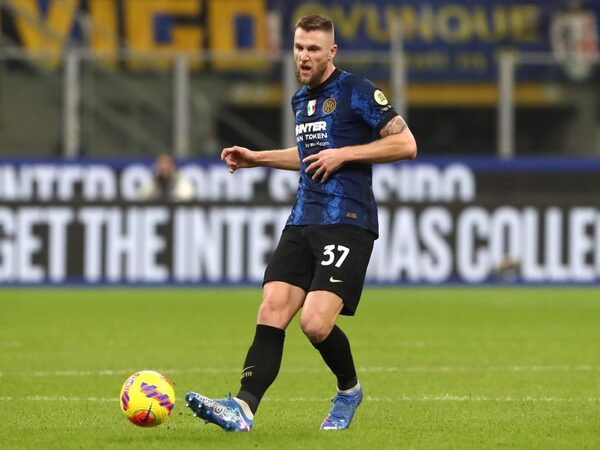 Inter Milan memberi ultimatum kepada PSG terkait saga transfer Milan Skriniar musim panas ini / via Getty Images