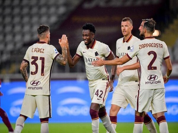Amadou Diawara menjadi satu dari dua gelandang yang rencananya bakal didepak oleh AS Roma musim panas ini / via Getty Images