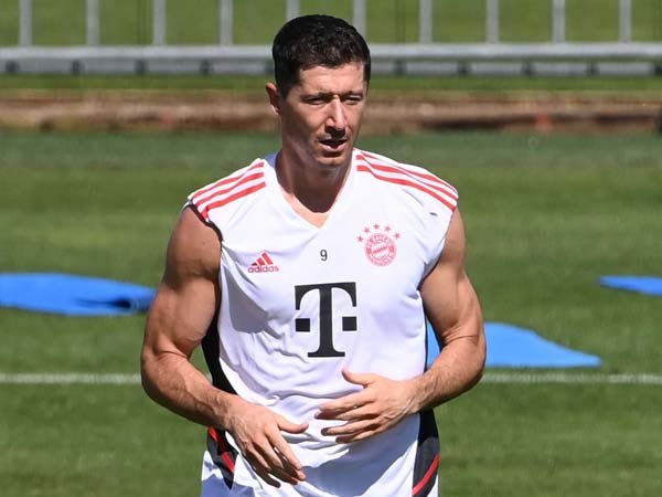 PSG Mulai Berpikir Ajukan Tawaran untuk Robert Lewandowski