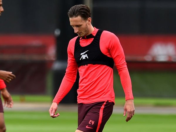 Liverpool Tidak Bawa Ben Davies Selama Tur Asia, Ini Penjelasannya