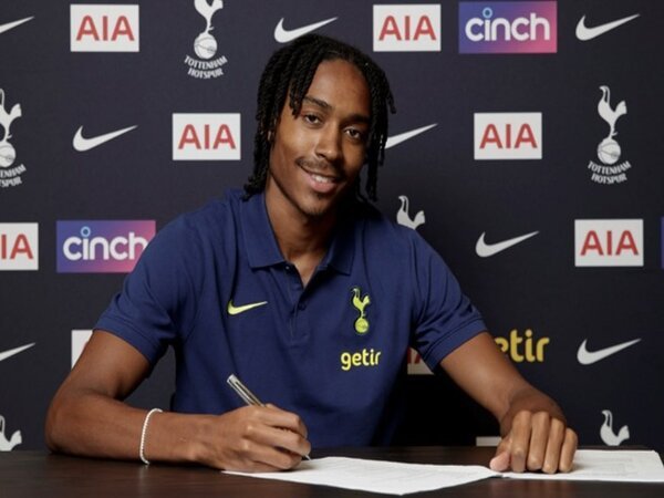 Djed Spence resmi menjadi rekrutan keenam Tottenham Hotspur musim panas ini / via THFC