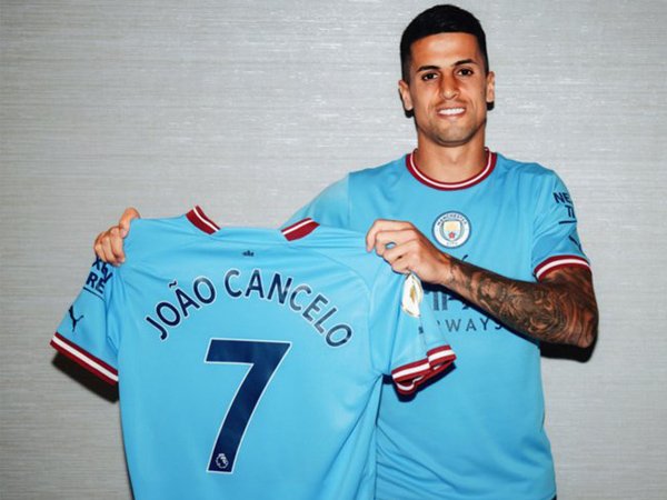 Bek sayap Manchester City, Joao Cancelo.