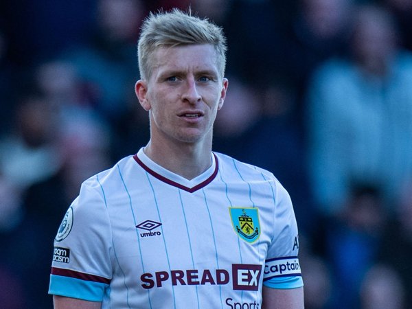 Brentford Berhasil Datangkan Kapten Burnley, Ben Mee