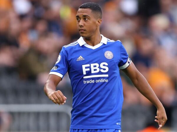 Khun Top (sapaan akrab pemilik Leicester City) mengaku belum menerima tawaran untuk Youri Tielemans.