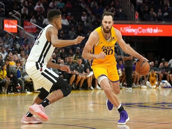 Los Angeles Lakers resmi kontrak Jay Huff.