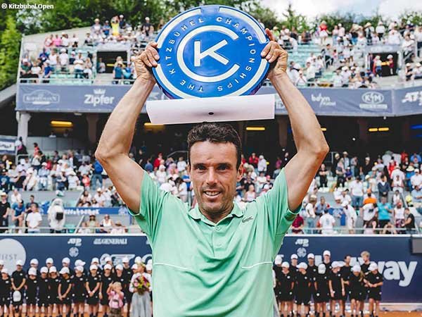 Roberto Bautista Agut bawa pulang trofi Kitzbuhel Open
