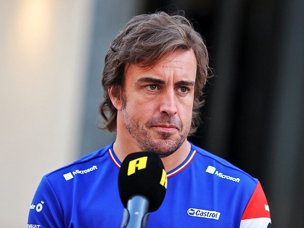 Fernando Alonso akan berseragam Aston Martin di F1 2023.