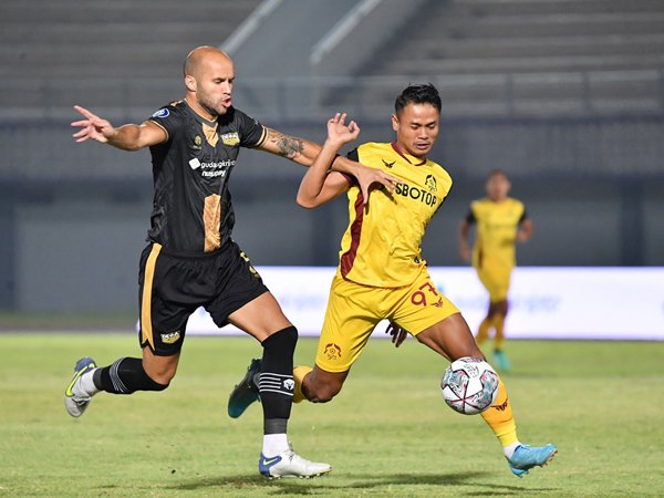 Penyerang Persikabo 1973, Dimas Drajad