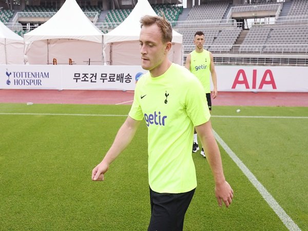 Gelandang Tottenham