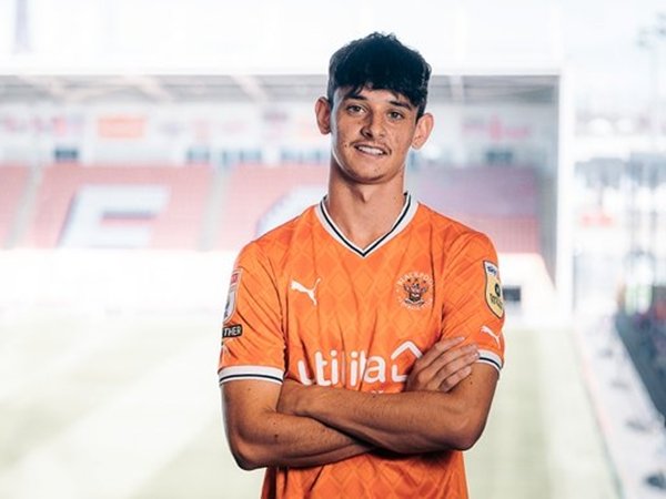 Charlie Patino (Sumber: Twitter/Blackpool)