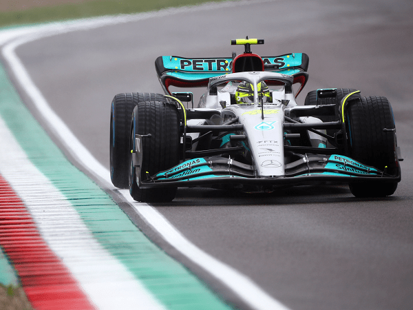 Toto Wolff enggan fokuskan Mercedes untuk rebut posisi runner-up.