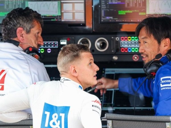 Gunther Steiner terkesan dengan peningkatan performa dari Mick Schumacher.