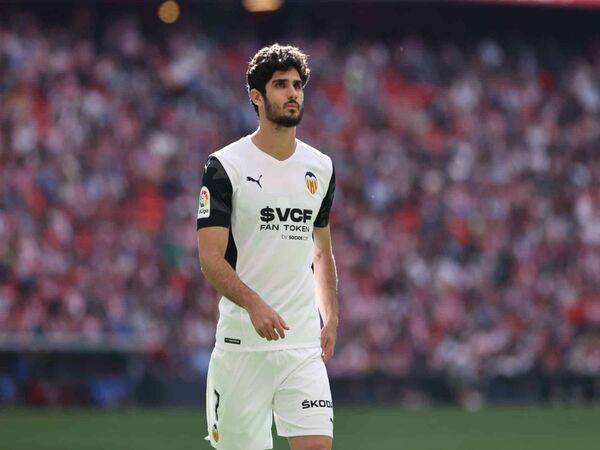 Goncalo Guedes resmi meninggalkan Valencia untuk bergabung ke Wolves musim panas ini / via Getty Images