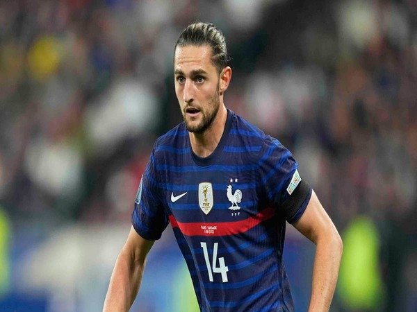 Rio Ferdinand buka suara mengenai potensi transfer Adrien Rabiot ke Manchester United / via AFP