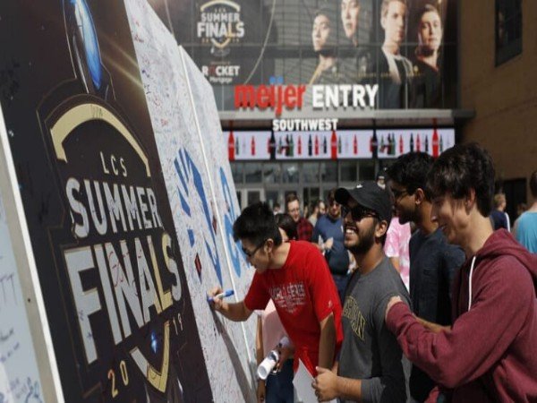 Evil Geniuses Naik ke Puncak Klasemen LCS Summer Split 2022