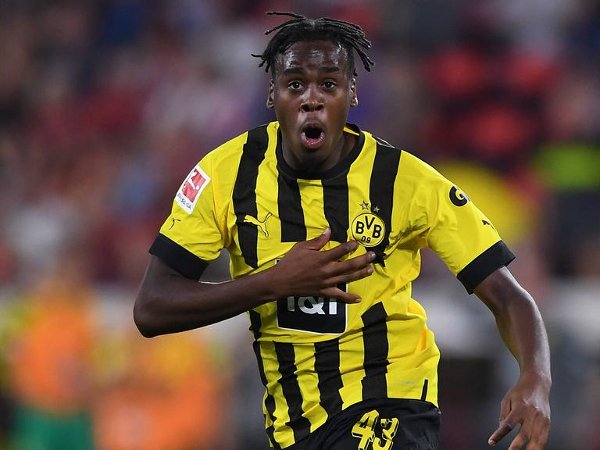 Edin Terzic beri pujian atas penampilan Jamie Bino-Gittens di laga SC Freiburg vs Dortmund