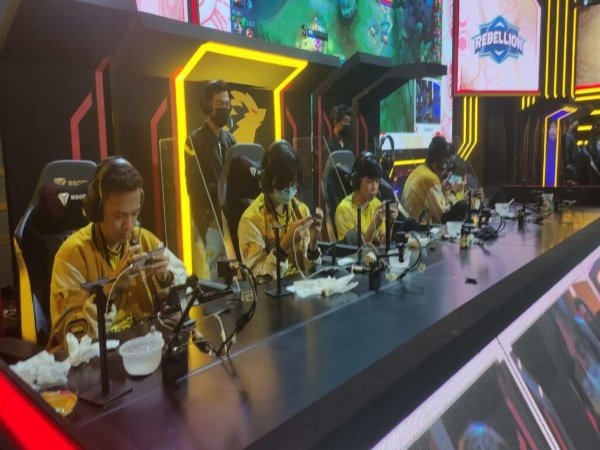 MPL ID Season 10: Kairi Debut Gemilang, ONIC Esports Gasak RBZ