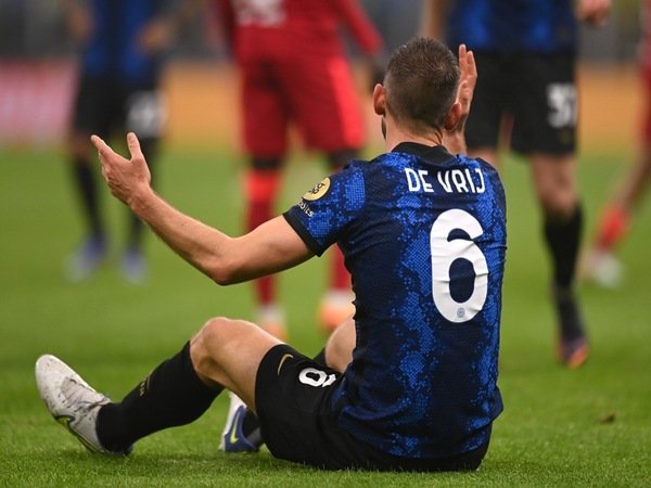 Inter Milan dilaporkan tengah memulai negosiasi awal perpanjangan kontrak Stefan De Vrij di San Siro / via Getty Images