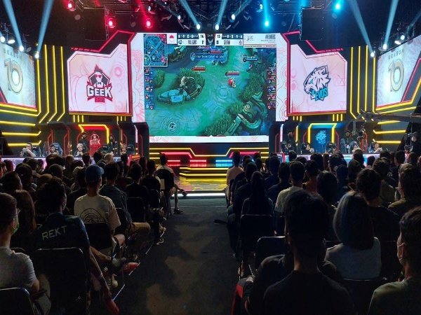 MPL ID Season 10: Dlar Akhirnya Tampil, EVOS Legends Sapu Geek Fam