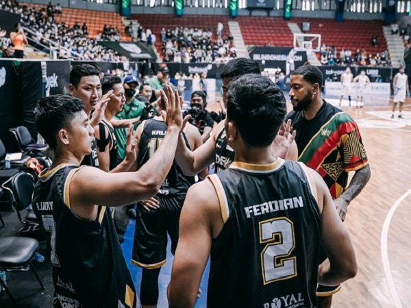 Para pemain Dewa United Surabaya. (Images: Dewa United)