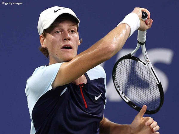 Jannik Sinner tertatih lalui laga maraton demi tiket perempatfinal US Open