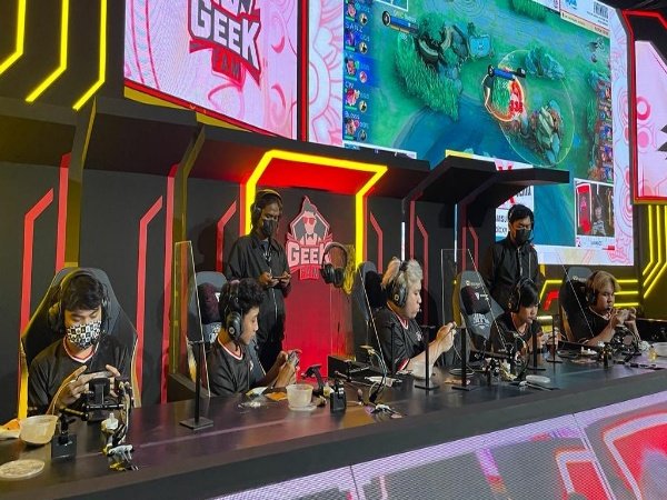 MPL ID Season 10: Alter Ego Takluk dari Geek Fam ID, Debut Ahmad Kelam