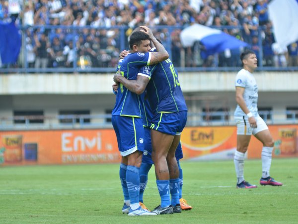 Pemain Persib ketika merayakan gol