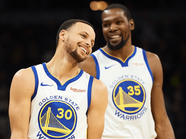 Stephen Curry sempat tertarik untuk bertandem kembali dengan Kevin Durant.