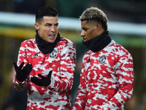Berdamai, Cristiano Ronaldo membantu Marcus Rashford