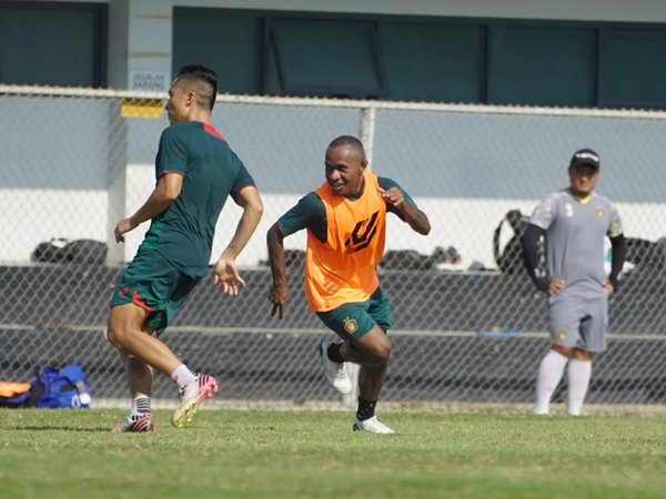 Winger Persik Kediri, Ferinando Pahabol