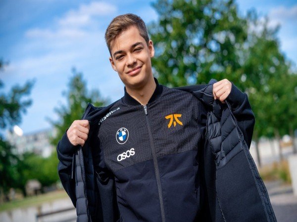 Gantikan Upset & Hylissang, Rhuckz & Bean Bermain untuk Fnatic di Worlds 2022