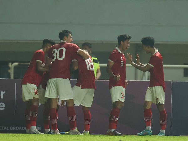 Pemain timnas Indonesia merayakan gol kedua ke gawang Curacao yang dicetak Dendy Sulistyawan