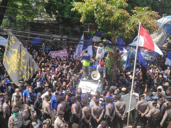 Bobotoh Persib ketika melakukan aksi unjuk rasa